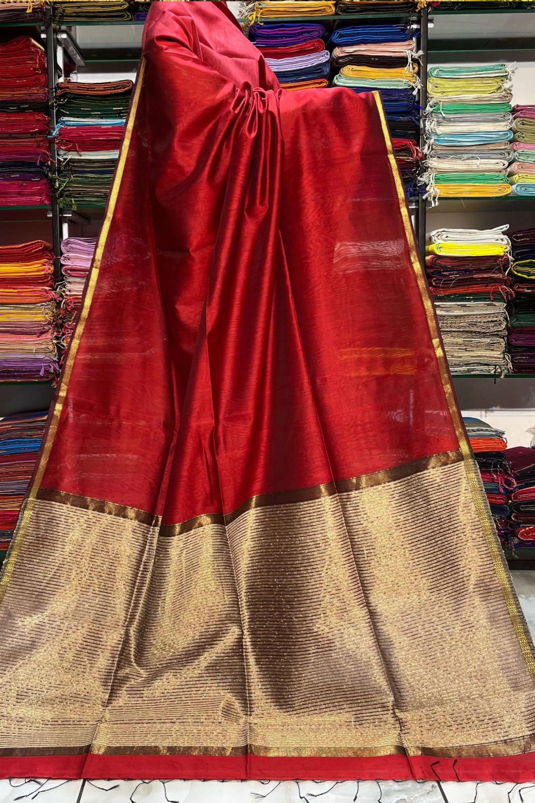 Maheshwari Handwoven Ghicha Pallu Saree - Red image